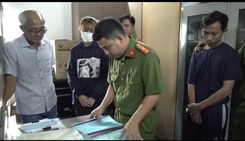 C&ocirc;ng an TP HCM bắt &ocirc;ng Mai Văn Qu&acirc;n - Ảnh 3.