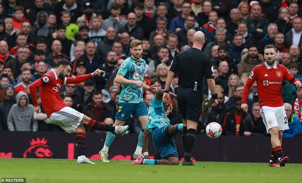 Man United chia điểm đội chót bảng, Arsenal vững ngôi số 1 - Ảnh 3.