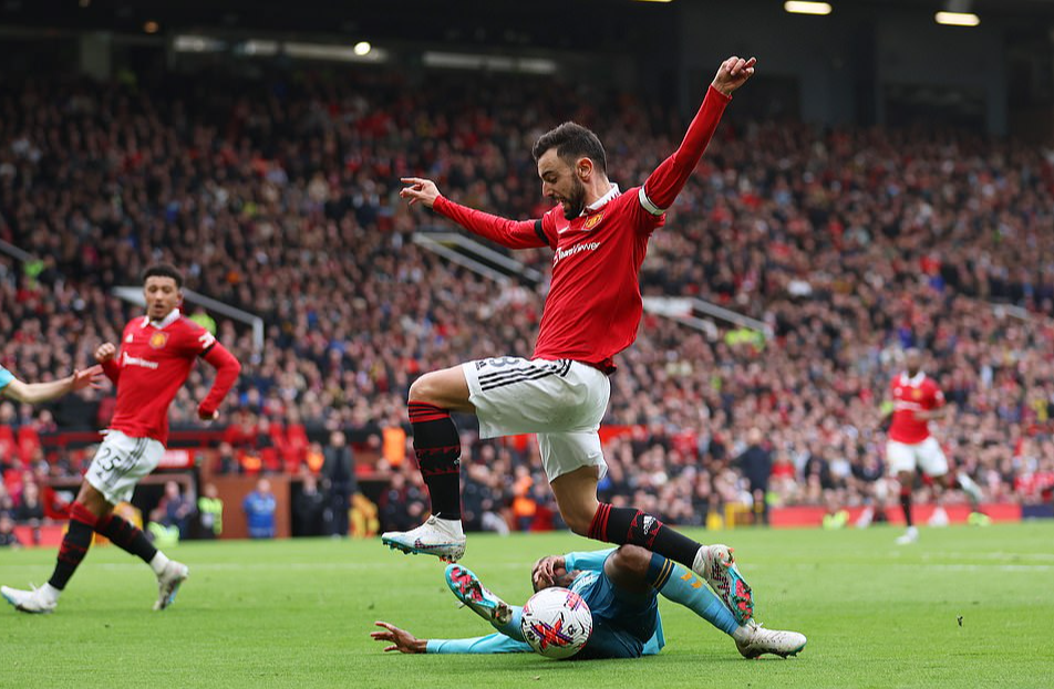 Man United chia điểm đội chót bảng, Arsenal vững ngôi số 1 - Ảnh 5.