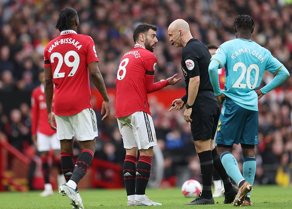 Man United chia điểm đội chót bảng, Arsenal vững ngôi số 1 - Ảnh 6.