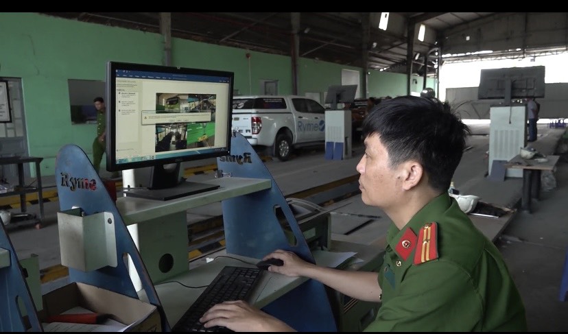 C&ocirc;ng an TP HCM bắt &ocirc;ng Mai Văn Qu&acirc;n - Ảnh 4.