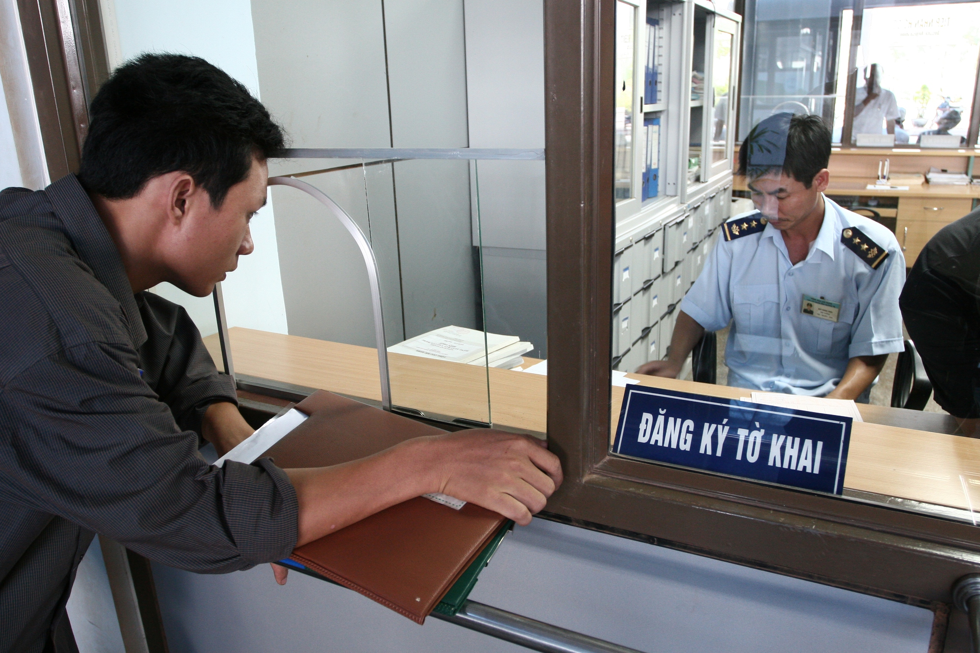 Kiểm dịch y tế cửa khẩu, ngăn chặn dịch bệnh xâm nhập - Ảnh 1.