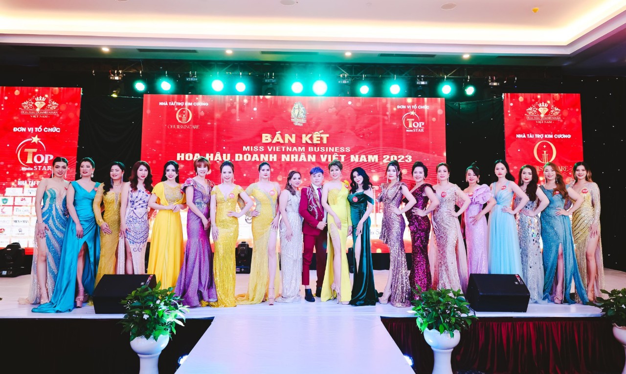 NTK Tommy Nguyễn l&agrave;m bừng s&aacute;ng d&agrave;n th&iacute; sinh tại B&aacute;n kết Hoa hậu Doanh nh&acirc;n Việt Nam - Ảnh 3.