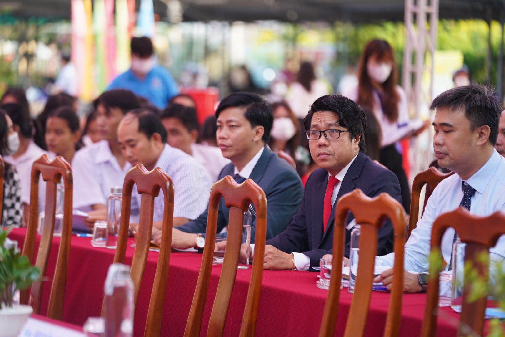 ĐƯA TRƯỜNG HỌC ĐẾN TH&Iacute; SINH: Học ng&agrave;nh n&agrave;o để thăng tiến nhanh, thu nhập cao? - Ảnh 2.