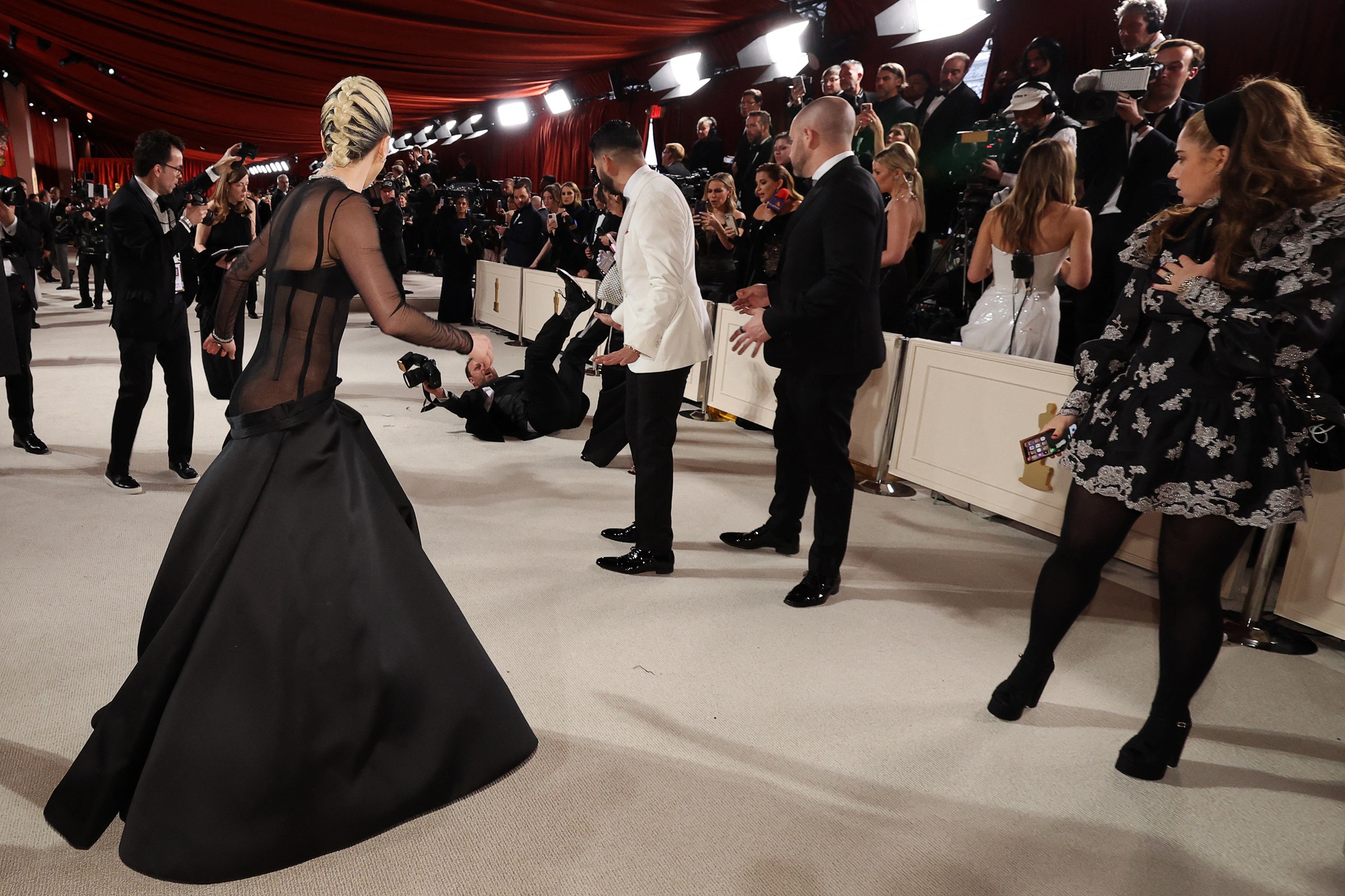 Lady Gaga g&acirc;y sốt tr&ecirc;n mạng sau lễ trao giải Oscar 2023 - Ảnh 3.