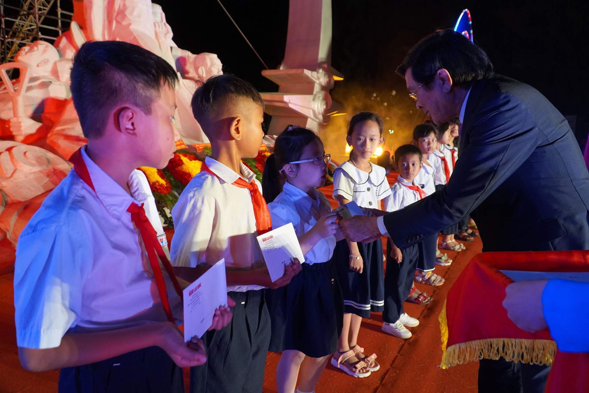 Thương lắm học sinh nghèo vượt khó