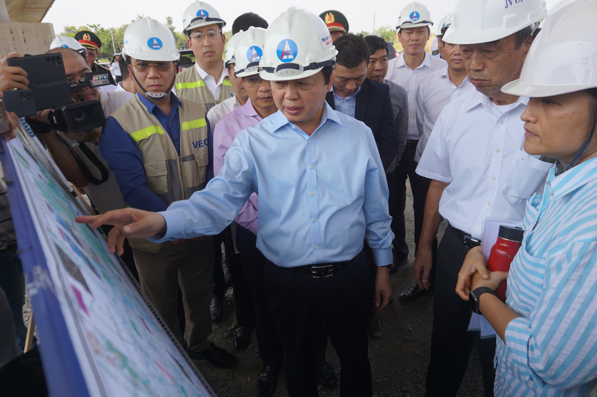 Ông Trần Hồng Hà: "Cao tốc Bến Lức-Long Thành trì trệ trong khi tiền nhàn rỗi của VEC đang gửi tiết kiệm!"