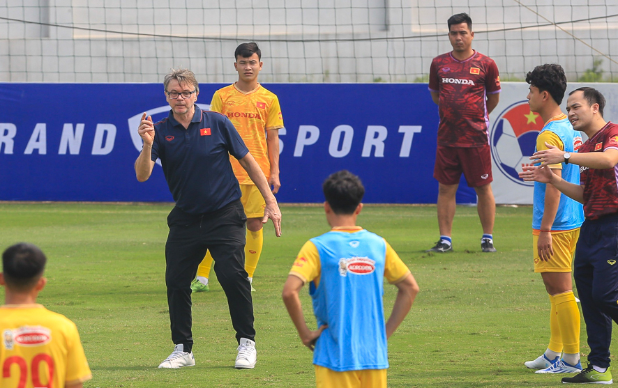 HLV Philippe Troussier: "Trong tháng 3, tôi dành sự ưu tiên cho đội U22"
