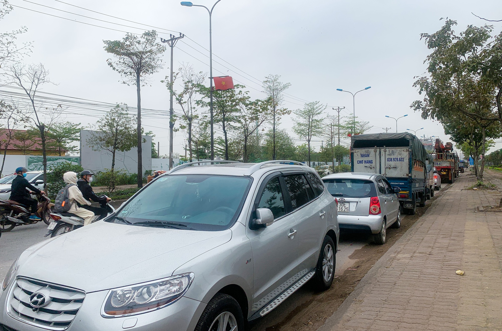 Th&ecirc;m 1 trung t&acirc;m đăng kiểm ở H&agrave; Nội bị kh&aacute;m x&eacute;t - Ảnh 8.