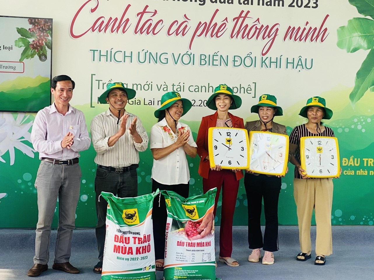 Ph&acirc;n b&oacute;n B&igrave;nh Điền đồng h&agrave;nh Lễ hội C&agrave; ph&ecirc; Bu&ocirc;n Ma Thuột lần thứ 8 - Ảnh 4.