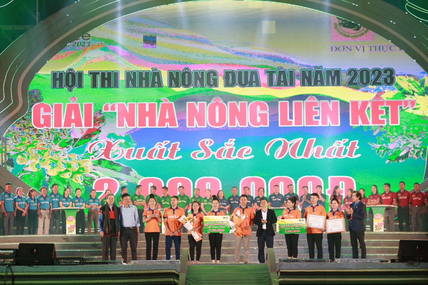 Nh&agrave; n&ocirc;ng đua t&agrave;i tại Lễ hội c&agrave; ph&ecirc;: Phần thưởng cao nhất thuộc về đội Sơn La - Ảnh 7.