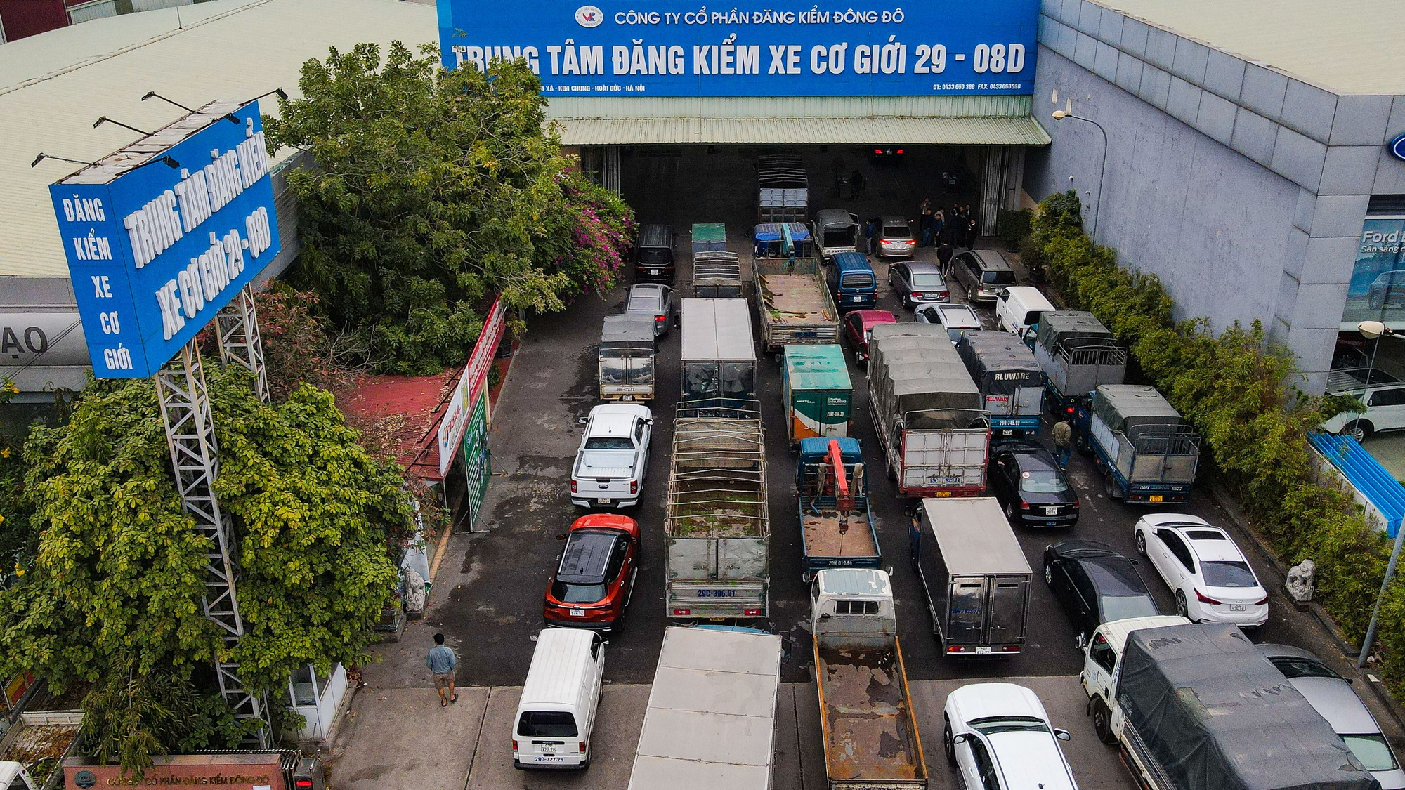 Thêm 1 trung tâm đăng kiểm ở Hà Nội bị khám xét