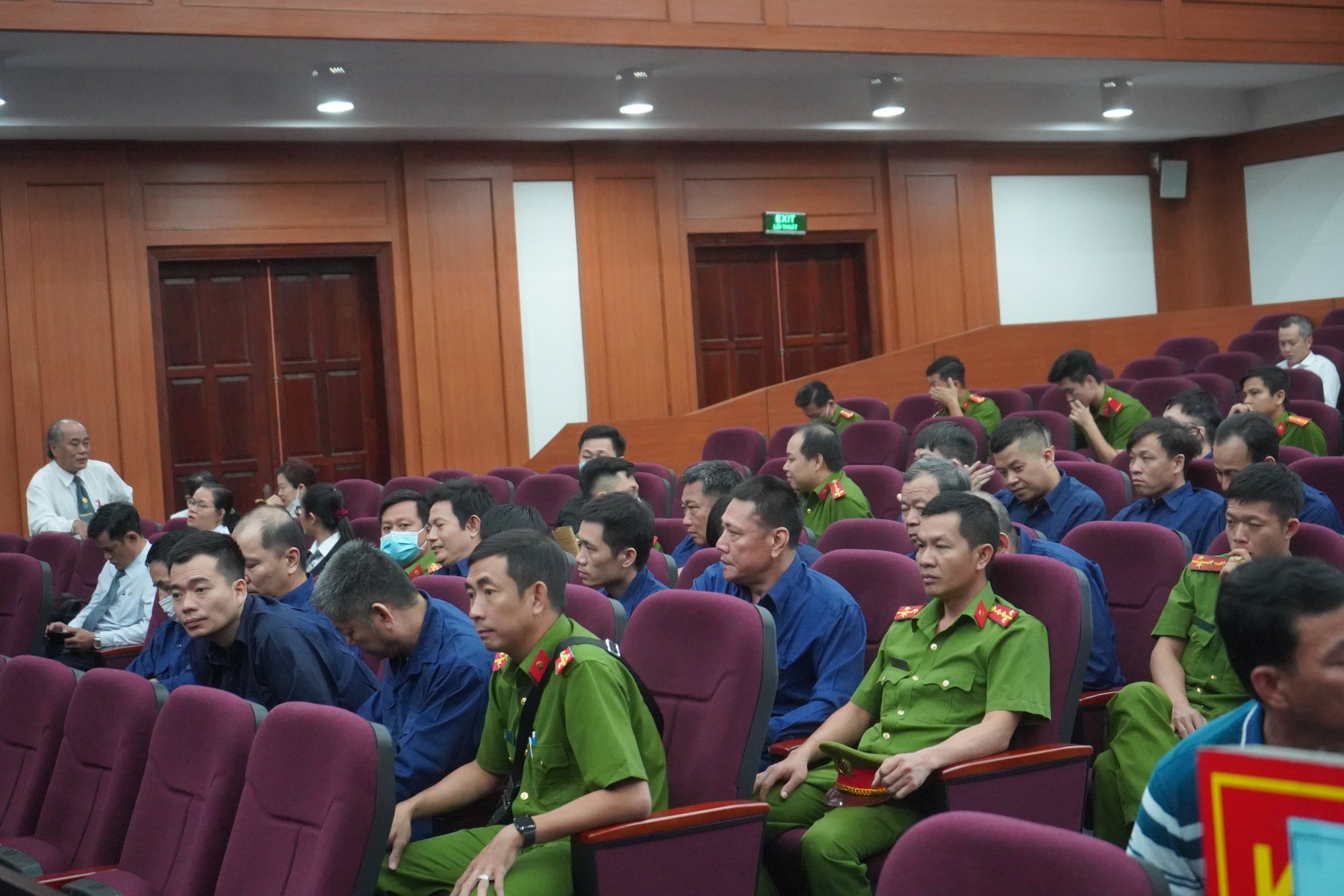 Hình ảnh phiên tòa xử vụ buôn lậu xăng "khủng"