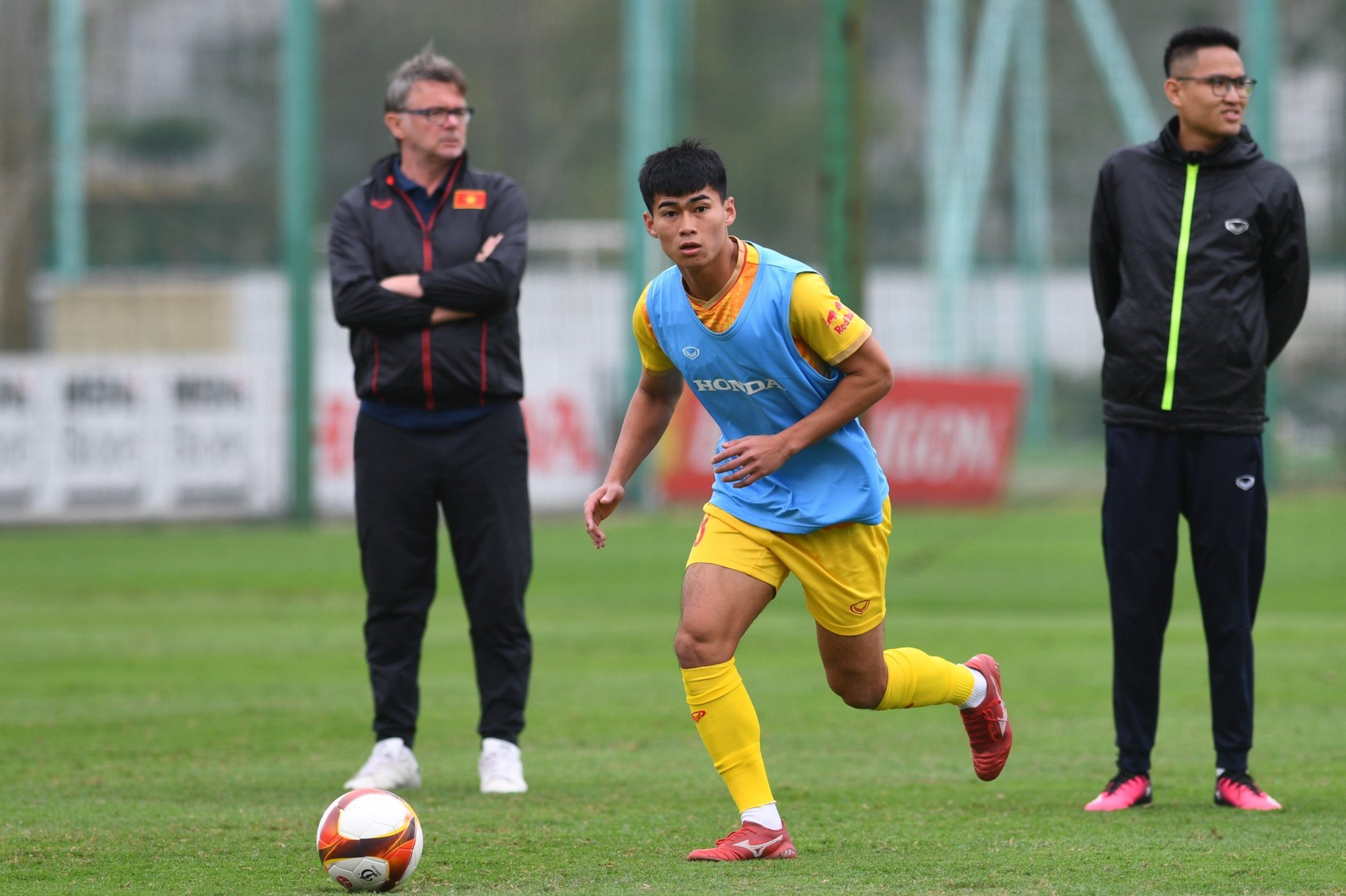 Tân binh U20 tập luyện cùng U23 Việt Nam