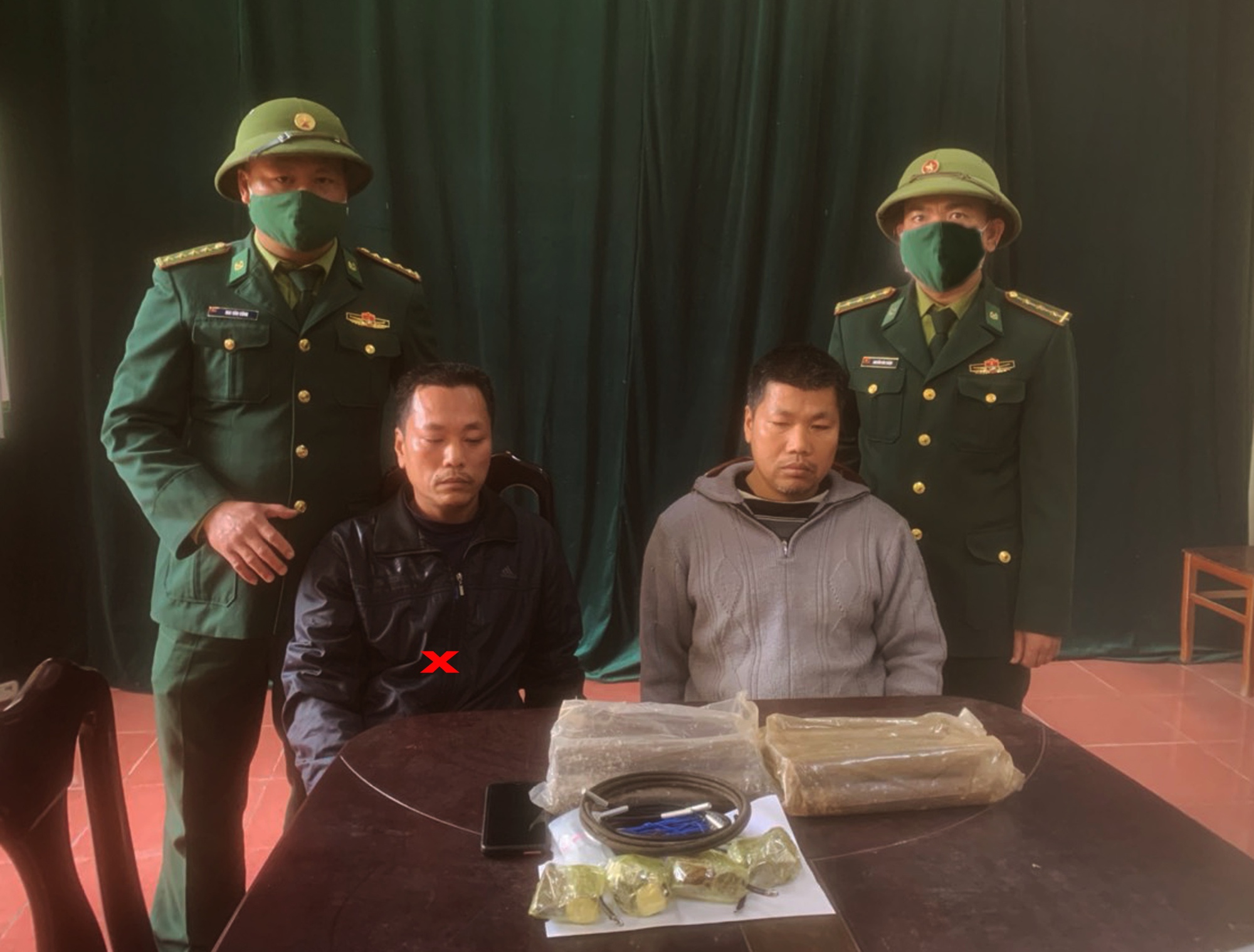 Lật tẩy bí mật bên trong tàu cá ở Quảng Bình - Ảnh 2.