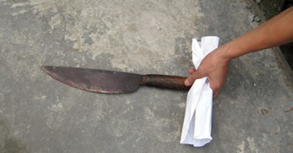 Chồng bất ngờ đâm chết vợ