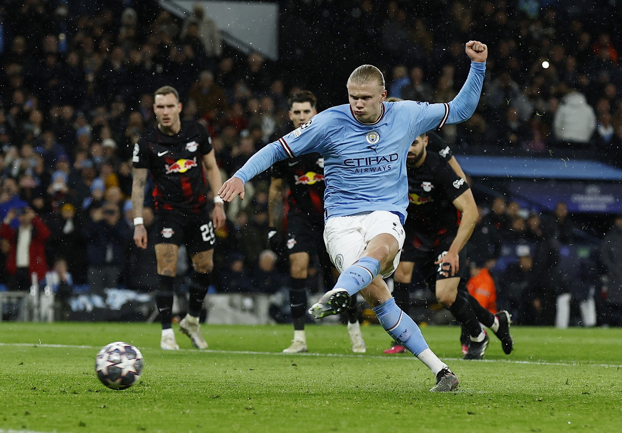 Haaland b&ugrave;ng nổ 5 b&agrave;n, Man City thắng hủy diệt RB Leipzig 7-0 - Ảnh 1.