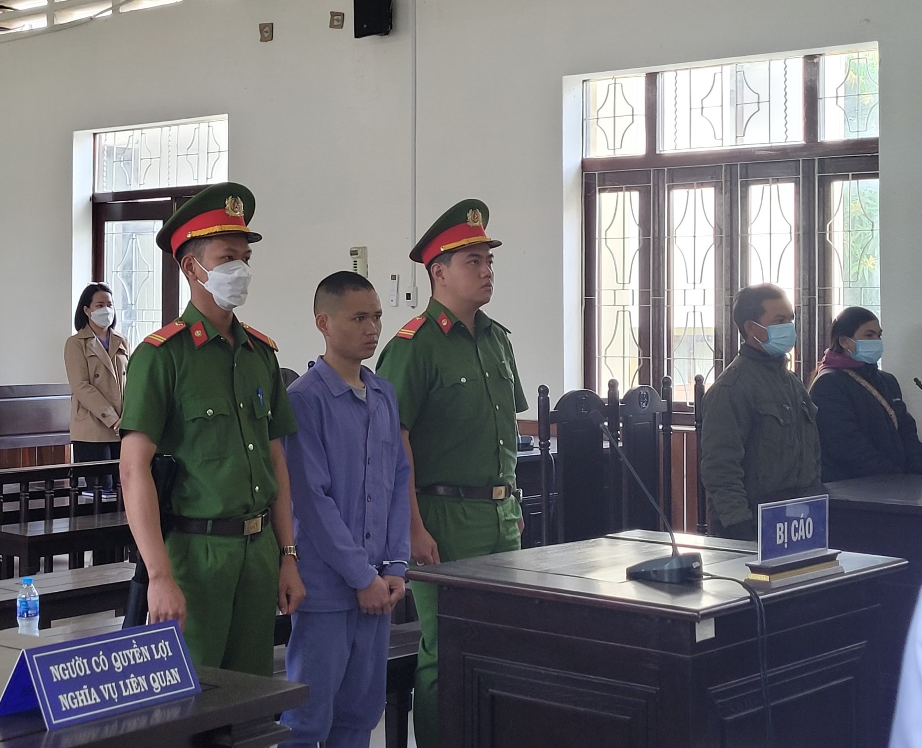 Vô cớ chém người đi đường, nam thanh niên nhận cái kết đắng