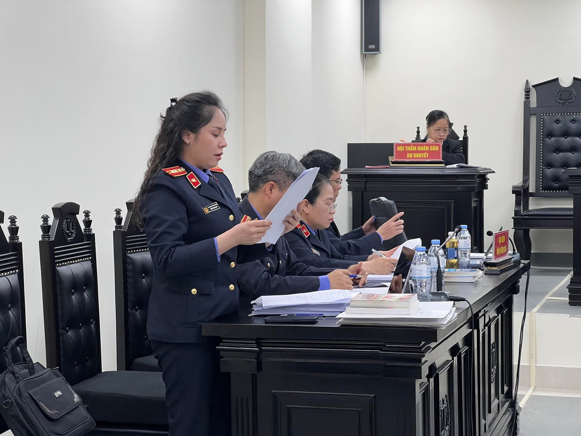 Cựu gi&aacute;m đốc chi nh&aacute;nh ng&acirc;n h&agrave;ng BIDV bị đề nghị 8-9 năm t&ugrave; - Ảnh 1.