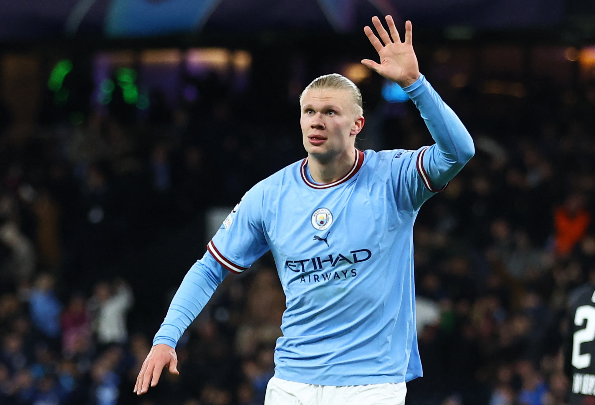 Erling Haaland vượt mặt Mbappe và Messi, lập kỳ tích Champions League
