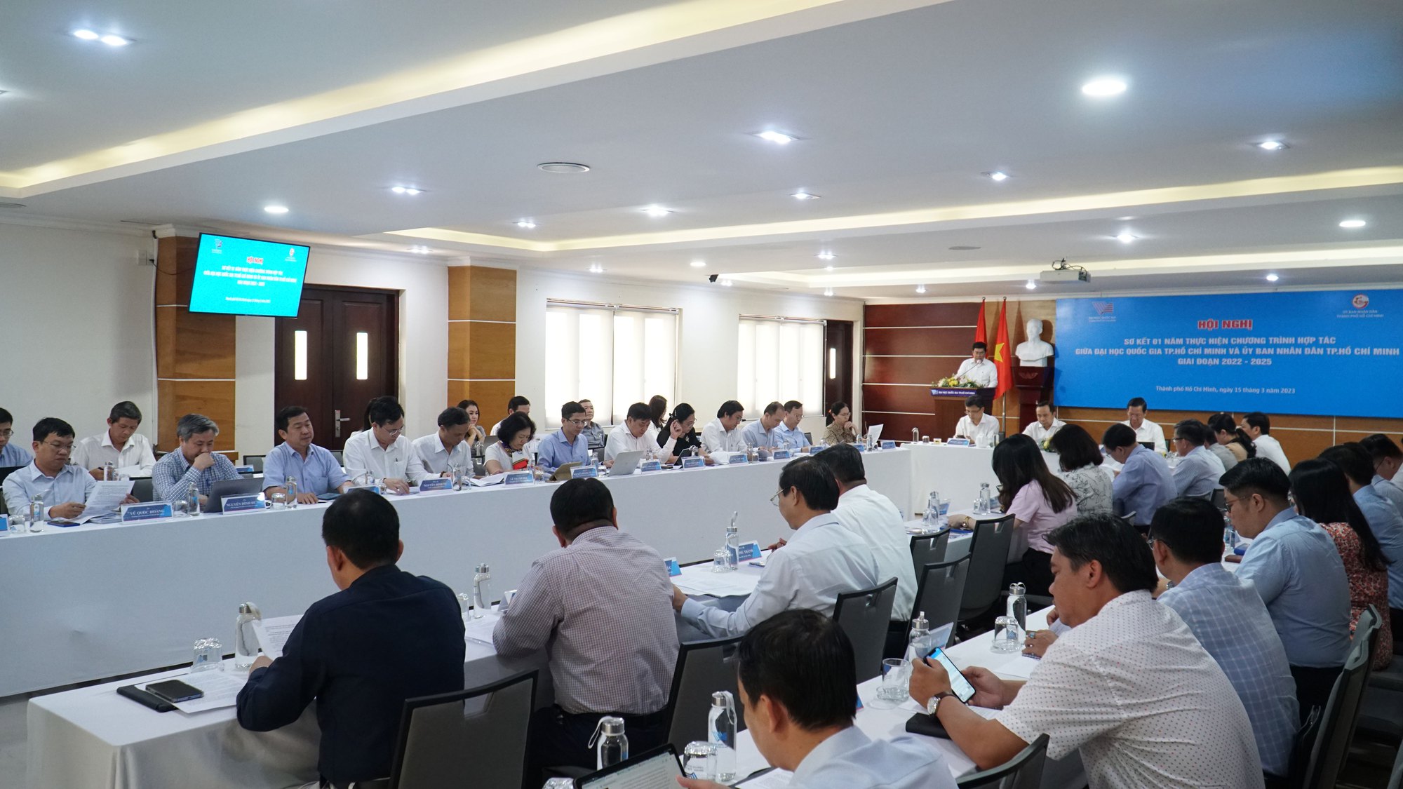 UBND TP HCM v&agrave; ĐHQG TP HCM: Đẩy mạnh thực hiện 8 nội dung hợp t&aacute;c - Ảnh 1.
