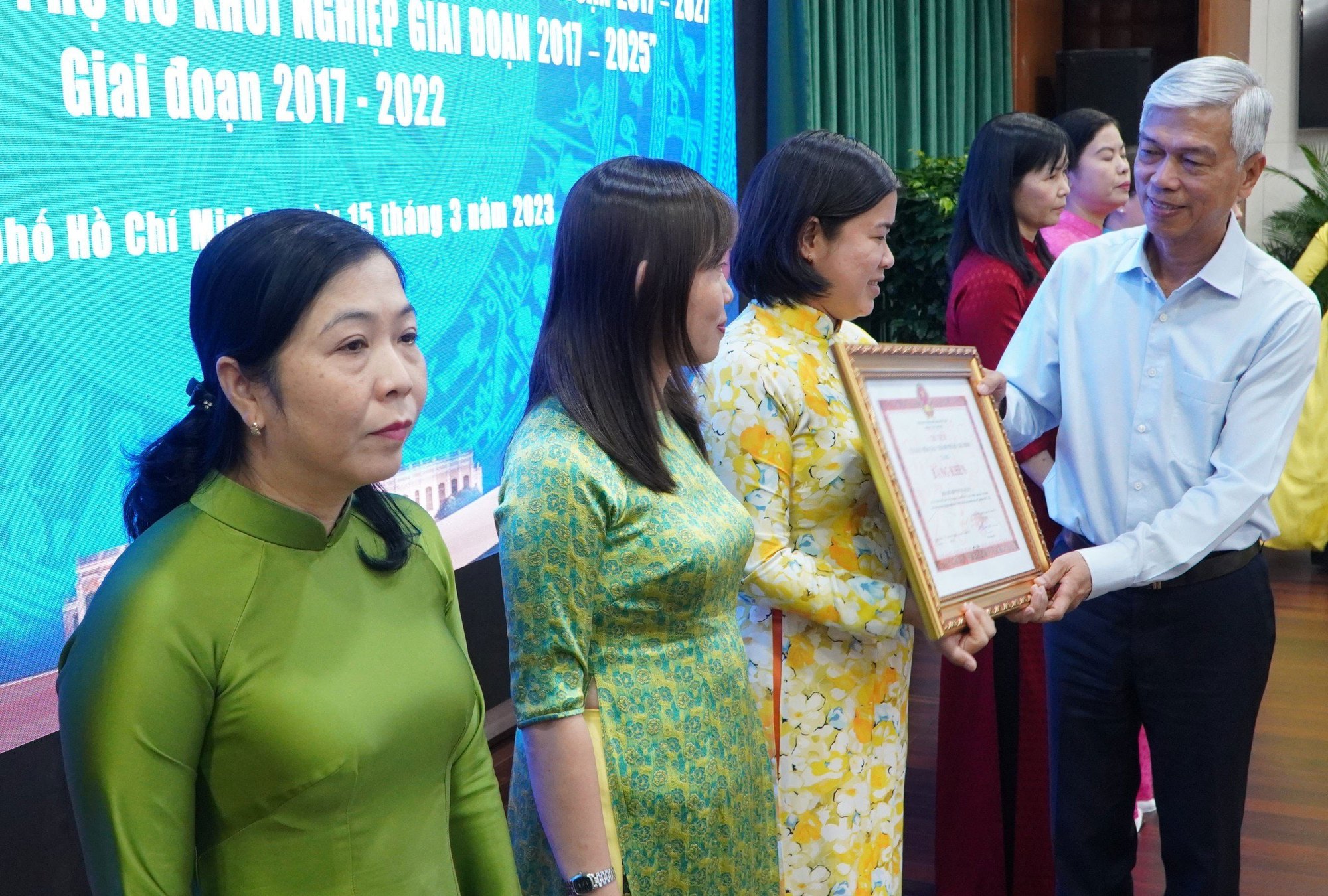 Phát huy nội lực, vai trò chủ động của phụ nữ