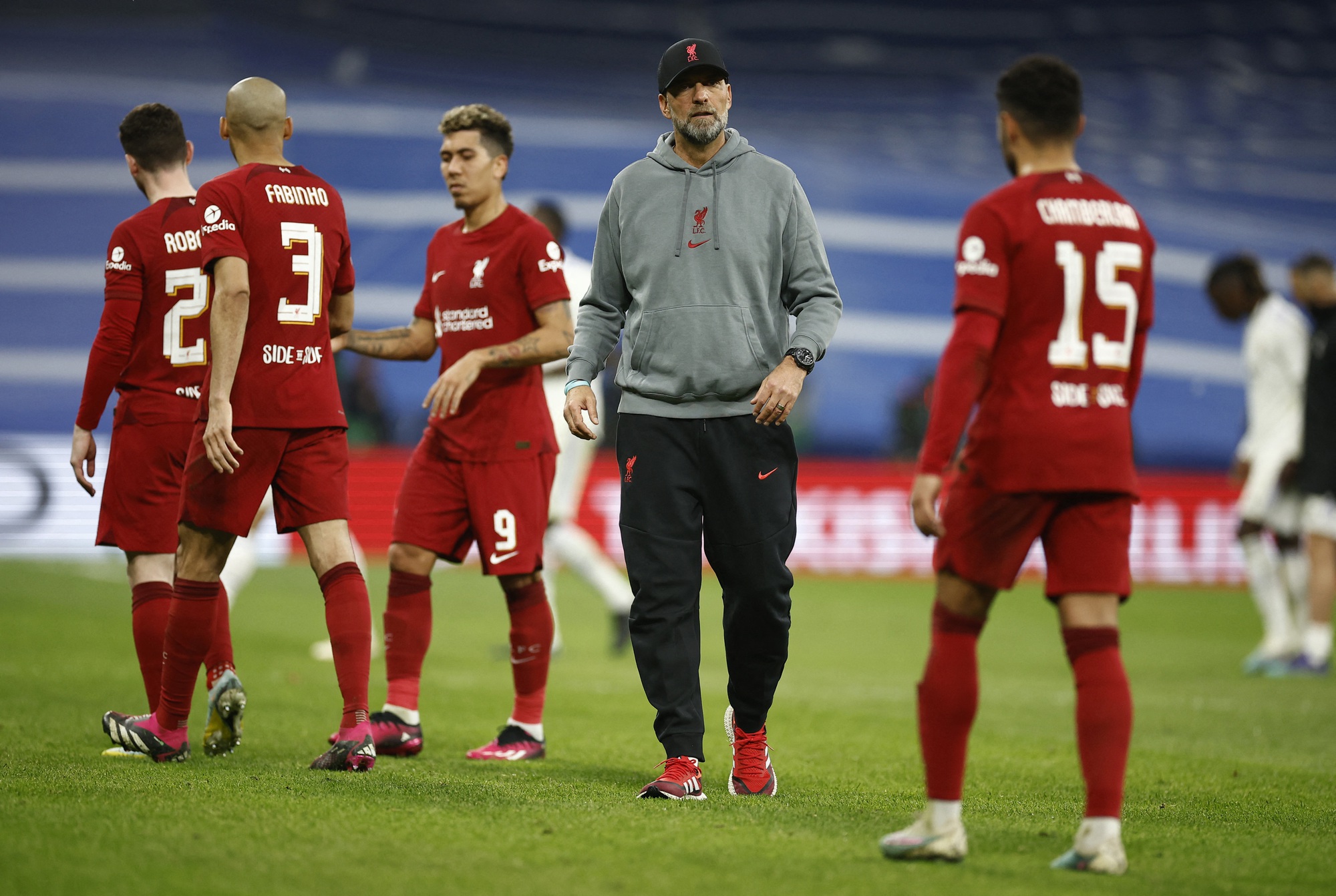 Benzema lập đại c&ocirc;ng, Real Madrid thẳng tay loại Liverpool ở Champions League - Ảnh 7.