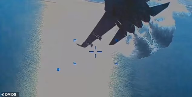 Mỹ công bố video nóng cuộc "tiếp xúc" giữa UAV và chiến đấu cơ Nga