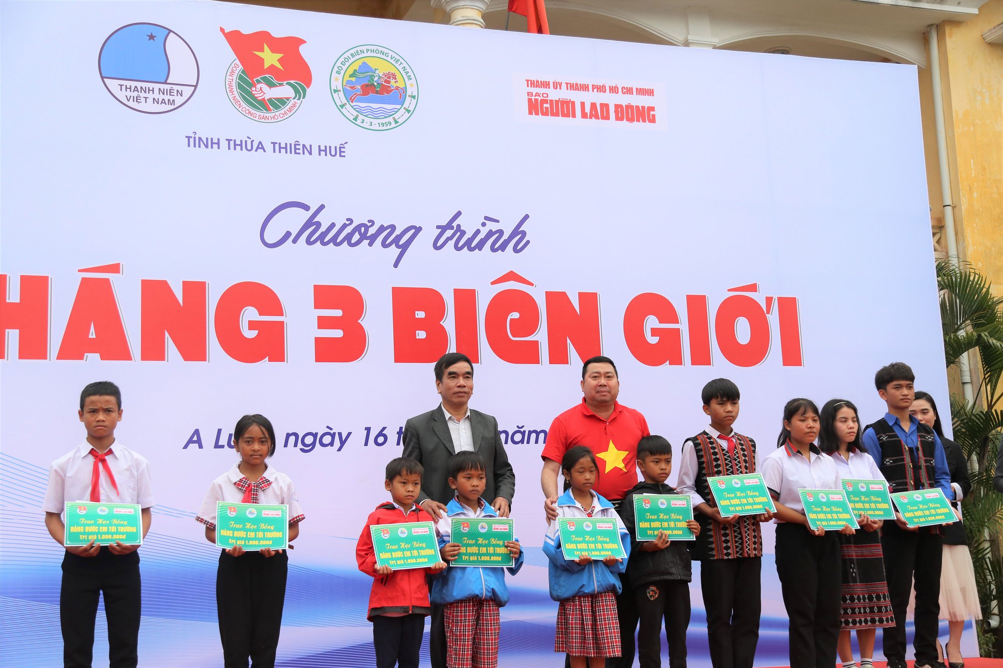 Cờ Tổ quốc tô thắm biên cương - Ảnh 3.