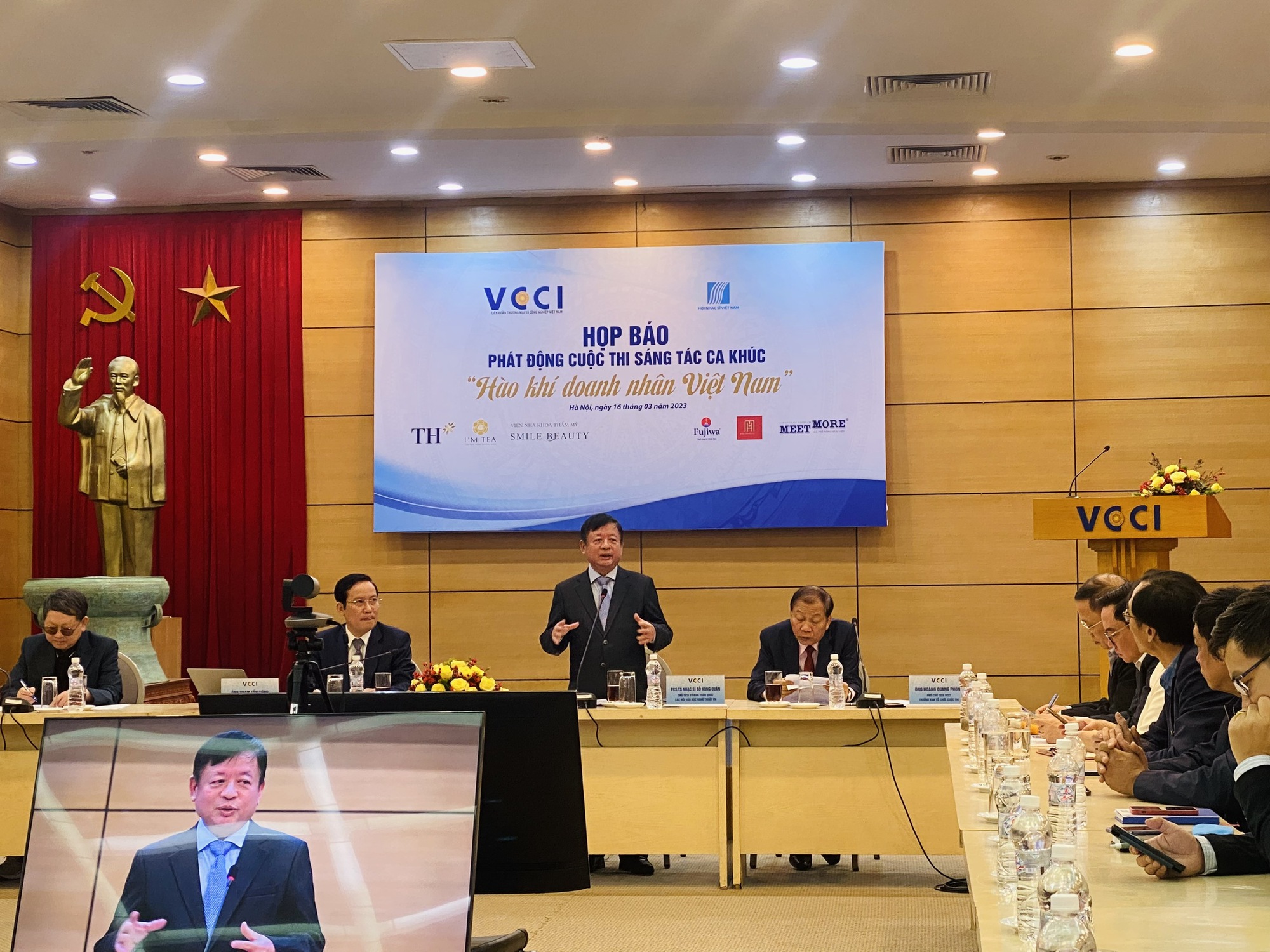 Trao 200 triệu đồng cho ca kh&uacute;c viết về doanh nh&acirc;n Việt Nam - Ảnh 1.