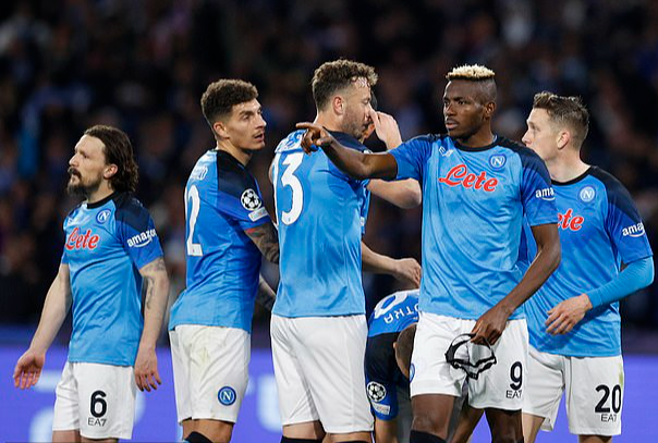 Người dơi Osimhen đưa Napoli lần đầu v&agrave;o tứ kết Champions League. - Ảnh 6.