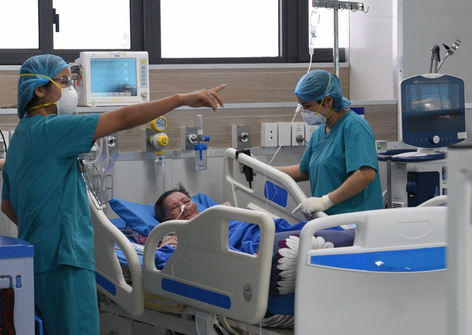 Dịch COVID-19 hôm nay: Bệnh nhân nặng bật tăng