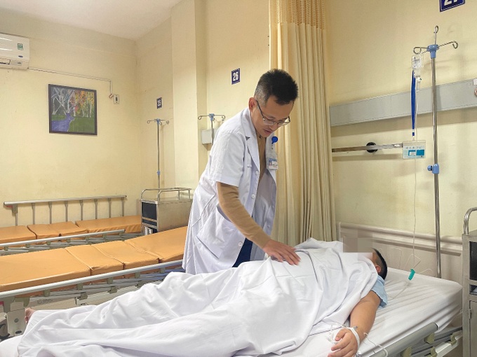 Thiếu ni&ecirc;n 14 tuổi phải cắt tinh ho&agrave;n sau gần 2 tuần truyền kh&aacute;ng sinh - Ảnh 1.