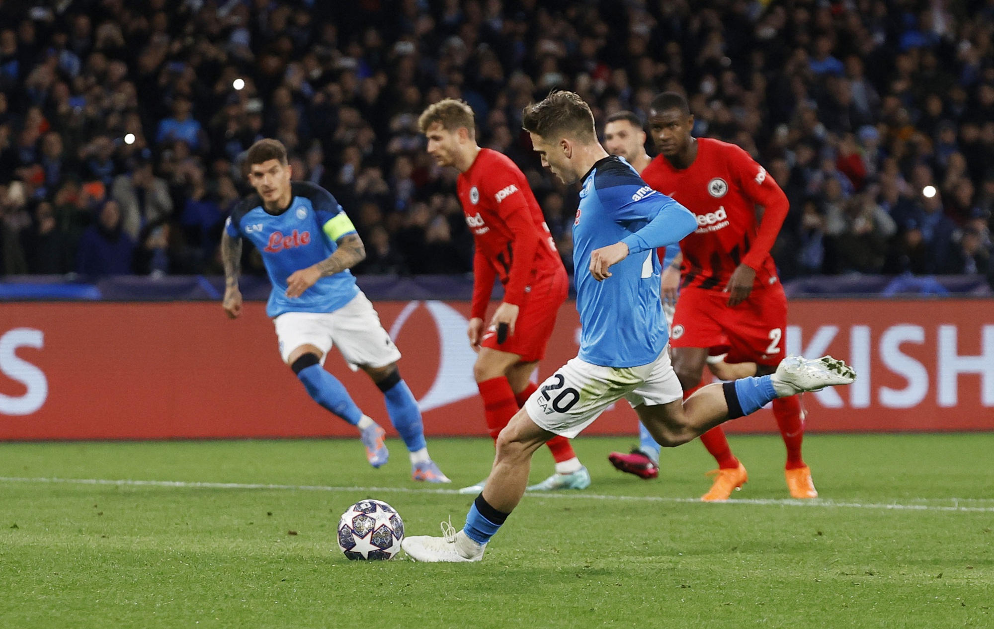 Người dơi Osimhen đưa Napoli lần đầu v&agrave;o tứ kết Champions League. - Ảnh 5.