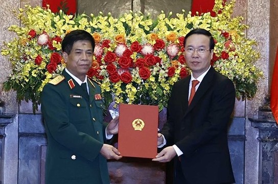 Chủ tịch nước Võ Văn Thưởng trao quyết định thăng quân hàm Thượng tướng