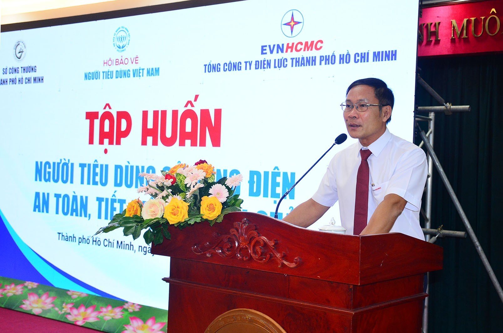 Tiết kiệm điện: phải lấy người tiêu dùng làm trung tâm