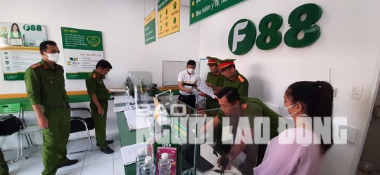 N&Oacute;NG: Đồng loạt kiểm tra 13 điểm kinh doanh của F88 ở Tiền Giang - Ảnh 2.