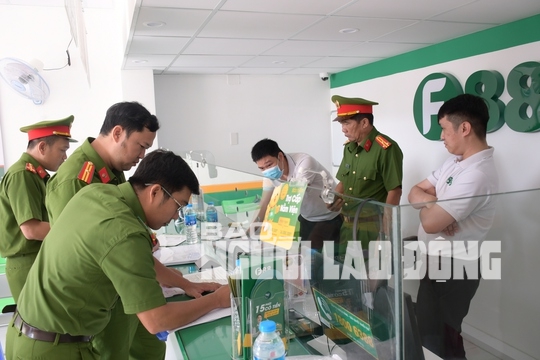 N&Oacute;NG: Đồng loạt kiểm tra 13 điểm kinh doanh của F88 ở Tiền Giang - Ảnh 3.