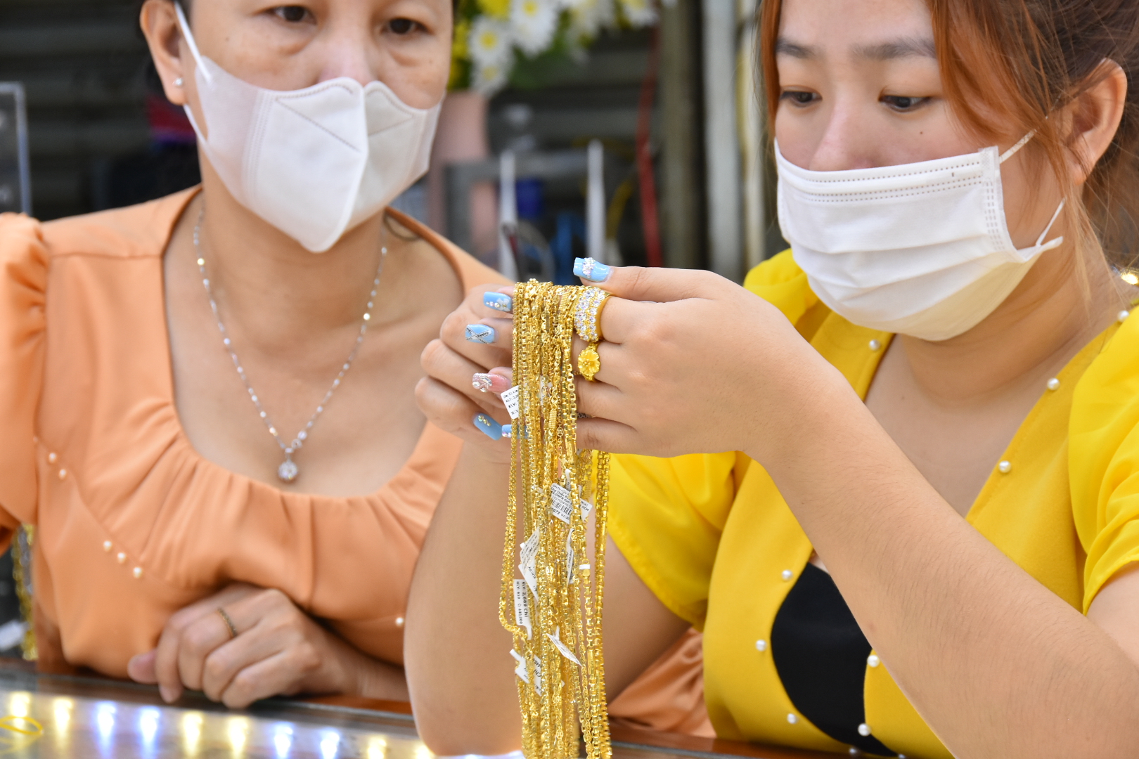 Giá vàng hôm nay 18-3: Giá vàng trong nước nhảy vọt theo vàng thế giới
