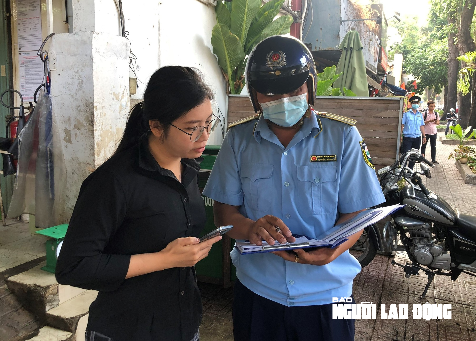 Quận 3 tổng lực giải tỏa c&aacute;c điểm lấn chiếm vỉa h&egrave;, l&ograve;ng, lề đường - Ảnh 7.