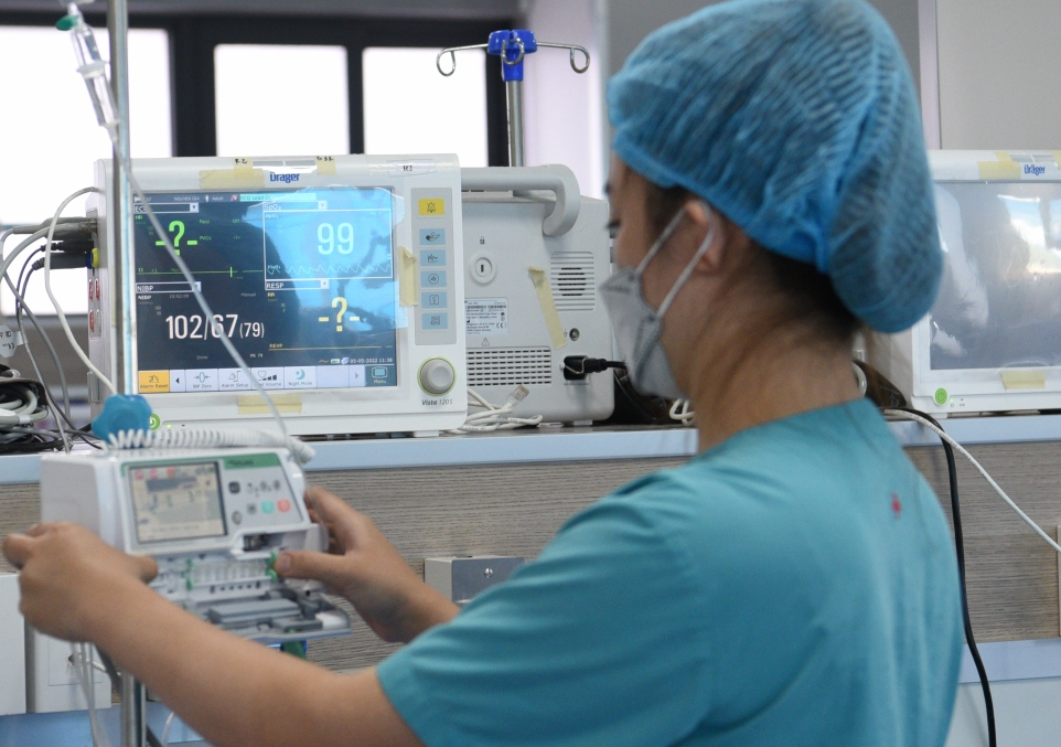 Dịch COVID-19 hôm nay: Số ca nhiễm và bệnh nhân nặng cùng giảm