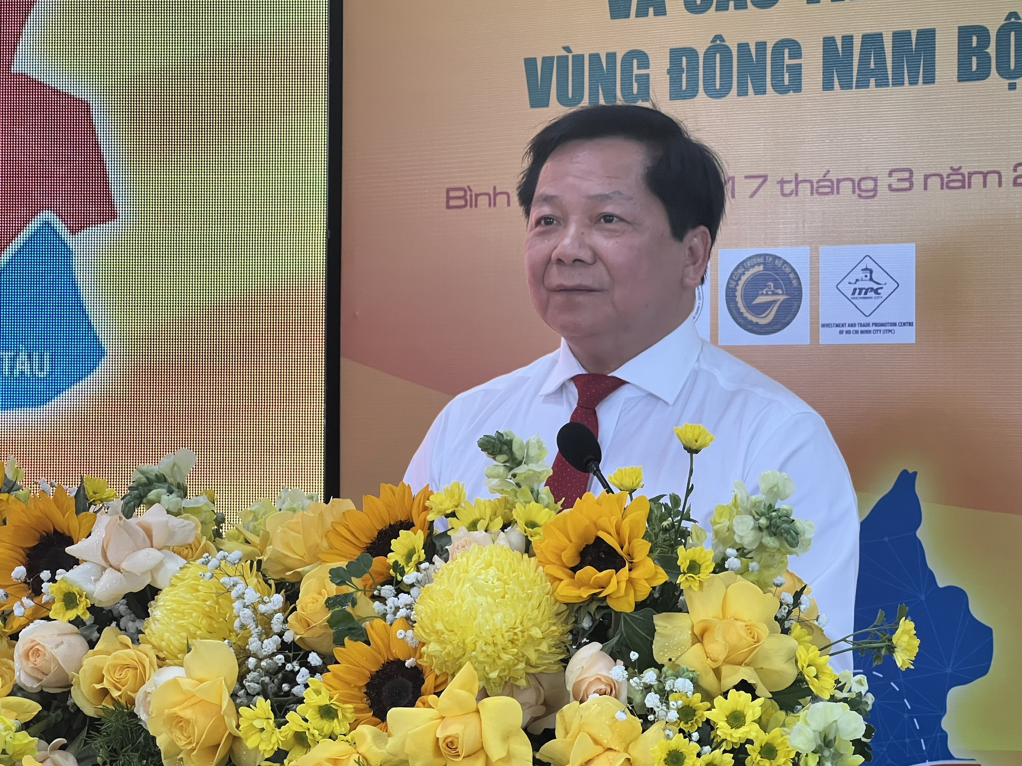 Ph&oacute; Chủ tịch UBND TP HCM V&otilde; Văn Hoan: Doanh nghiệp OCOP đ&atilde; được hỗ trợ hay phải tự bơi? - Ảnh 2.