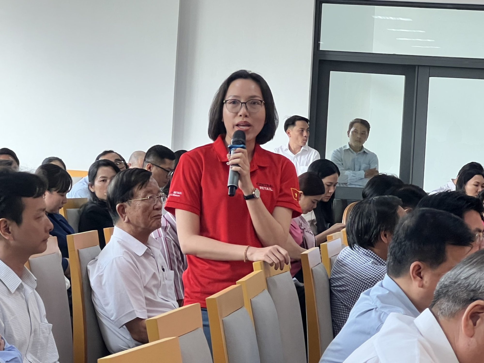 Ph&oacute; Chủ tịch UBND TP HCM V&otilde; Văn Hoan: Doanh nghiệp OCOP đ&atilde; được hỗ trợ hay phải tự bơi? - Ảnh 3.