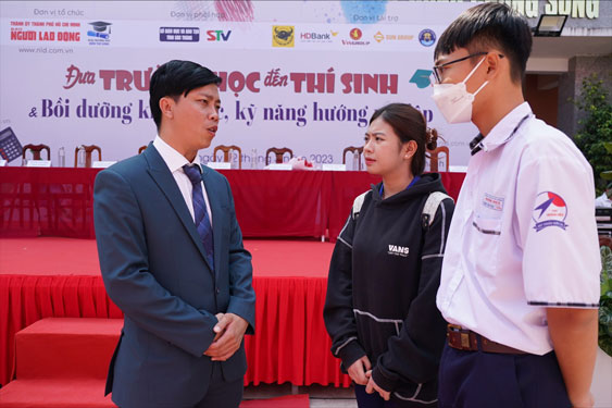 "Đưa trường học đến thí sinh" năm 2023: Ngành nghề nào phù hợp với học sinh Quảng Trị?