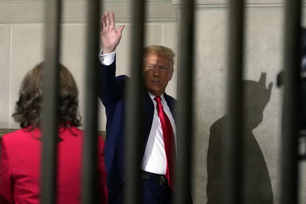 Ông Donald Trump bất ngờ nói sắp bị bắt giữ