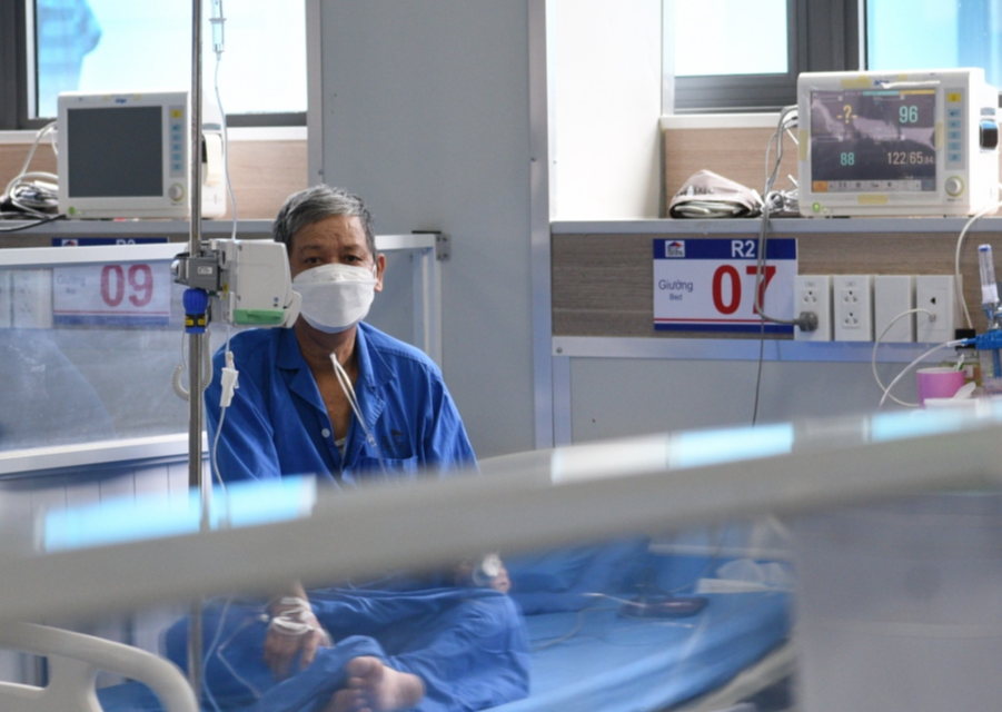 Dịch COVID-19 hôm nay: Bệnh nhân nặng lại tăng