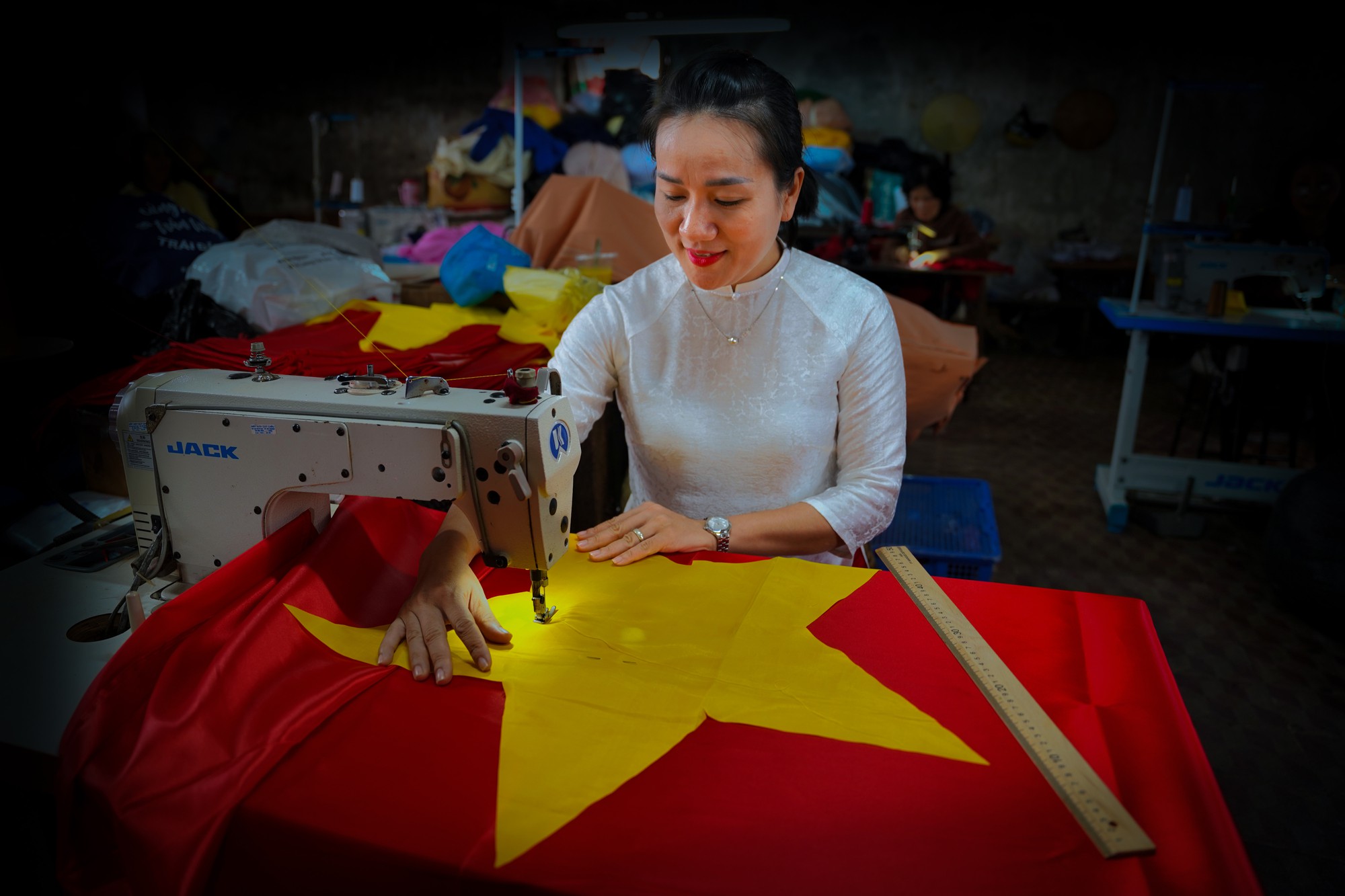 CUỘC THI ẢNH THI&Ecirc;NG LI&Ecirc;NG CỜ TỔ QUỐC: Cuộc sống thanh b&igrave;nh - Ảnh 4.