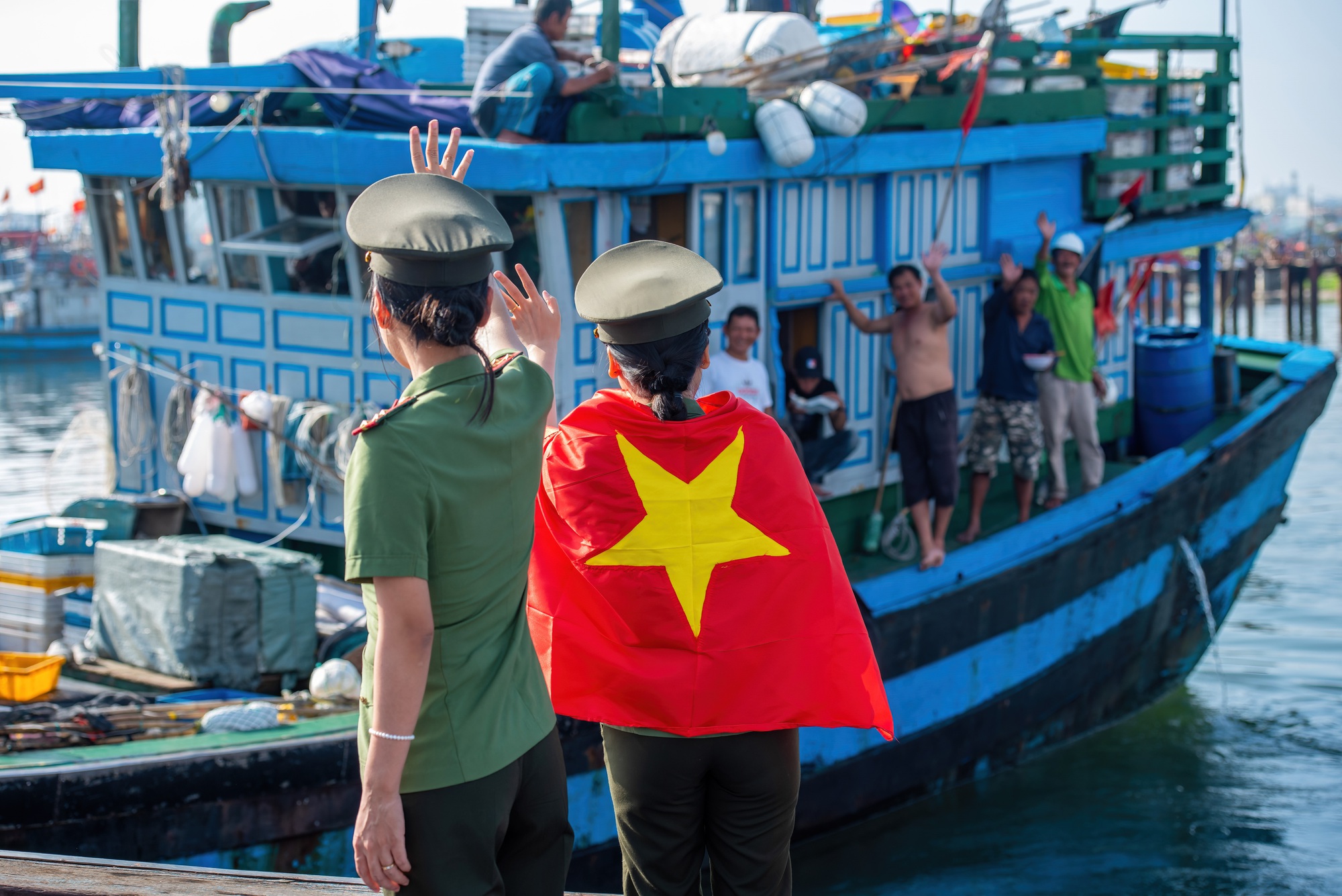 CUỘC THI ẢNH THI&Ecirc;NG LI&Ecirc;NG CỜ TỔ QUỐC: Cuộc sống thanh b&igrave;nh - Ảnh 5.