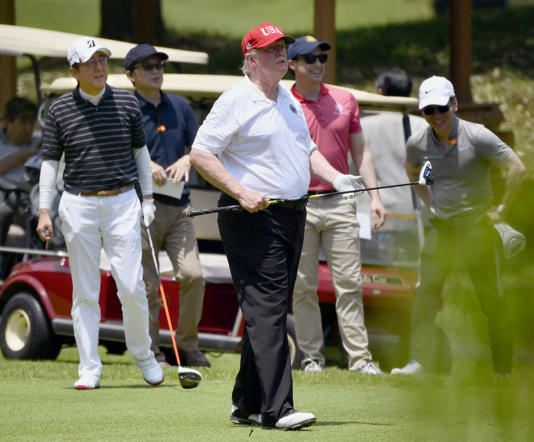 Gia đình ông Donald Trump "giữ riêng" hàng trăm quà tặng nước ngoài