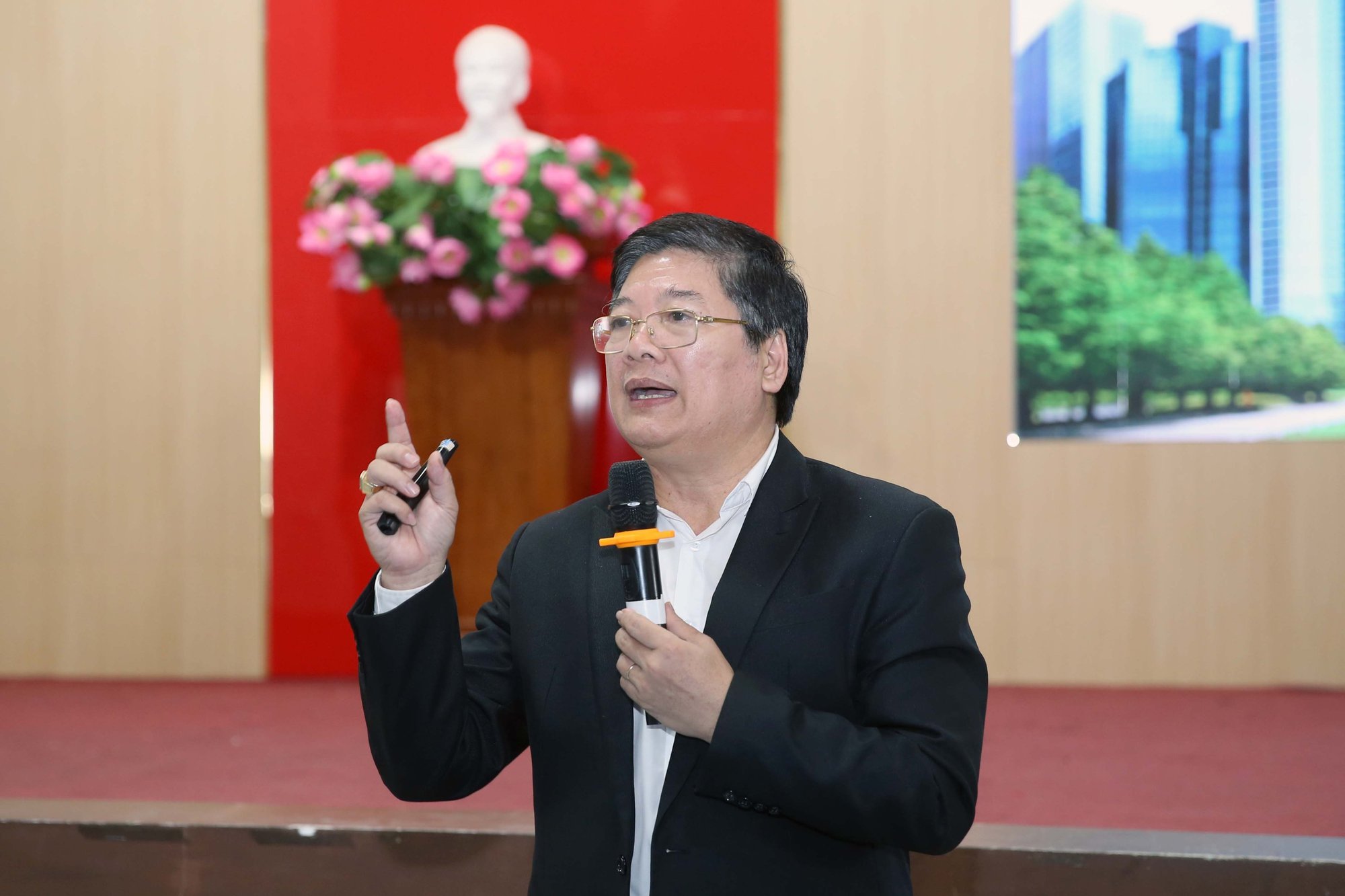 TS Phạm Như Nghệ: Thông tin Việt Nam thừa thầy thiếu thợ là không chính xác - Ảnh 7.